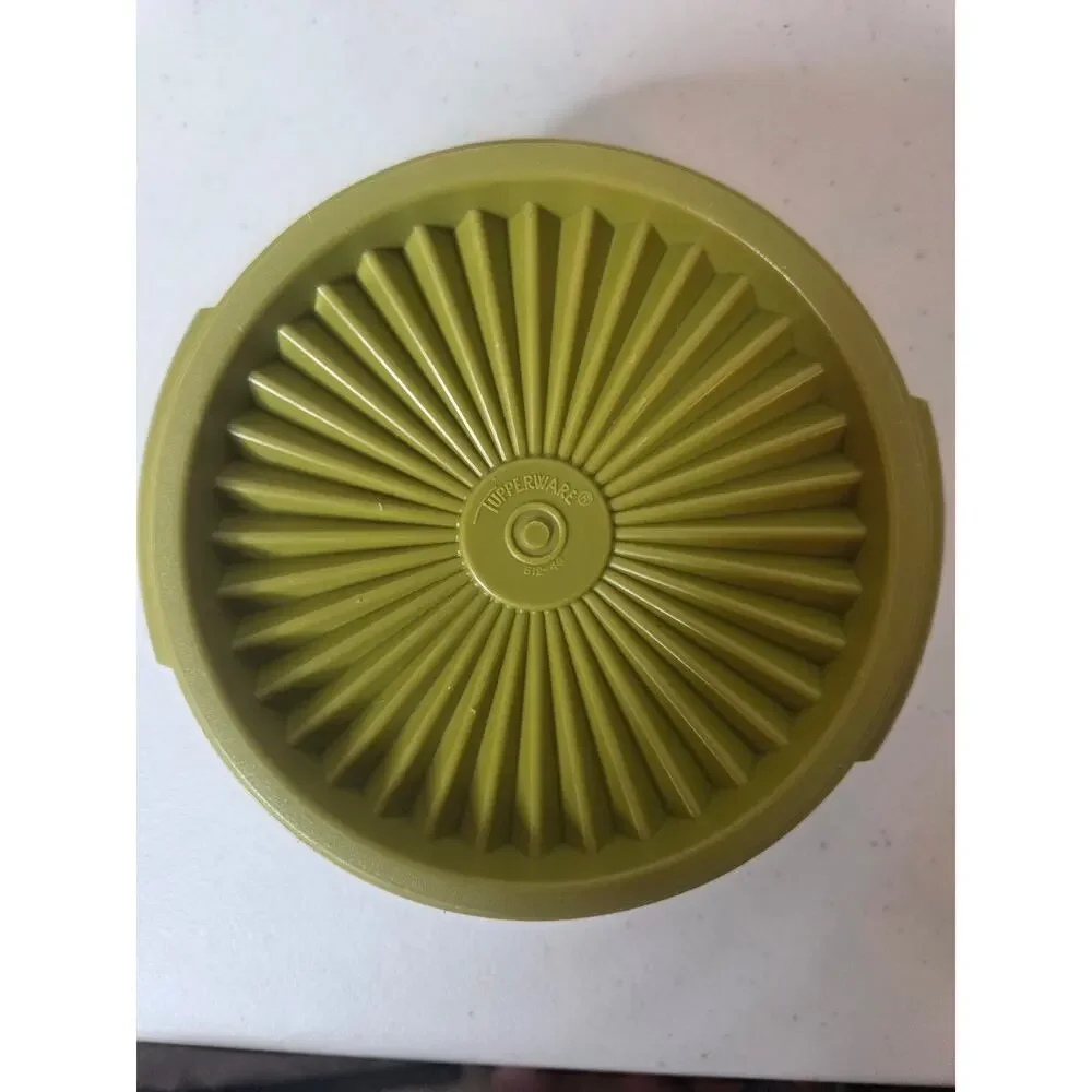 Vintage Tupperware Avocado Green Servalier 1323‑10 10oz Round Bowl Starburst Lid